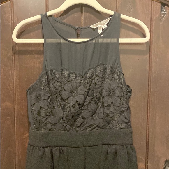 Elegant Black Lace Dress - Picture 3 of 4